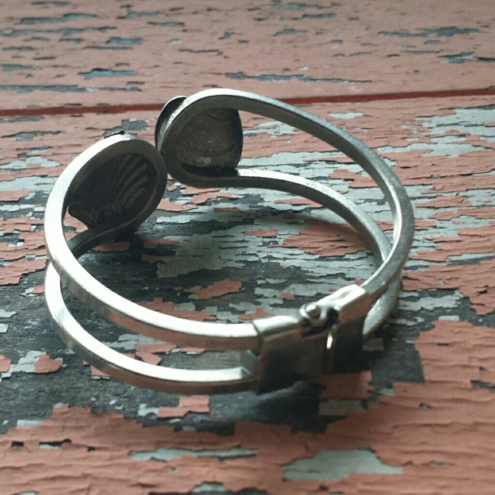 Childs Shell Bracelet - Picture 3 of 5